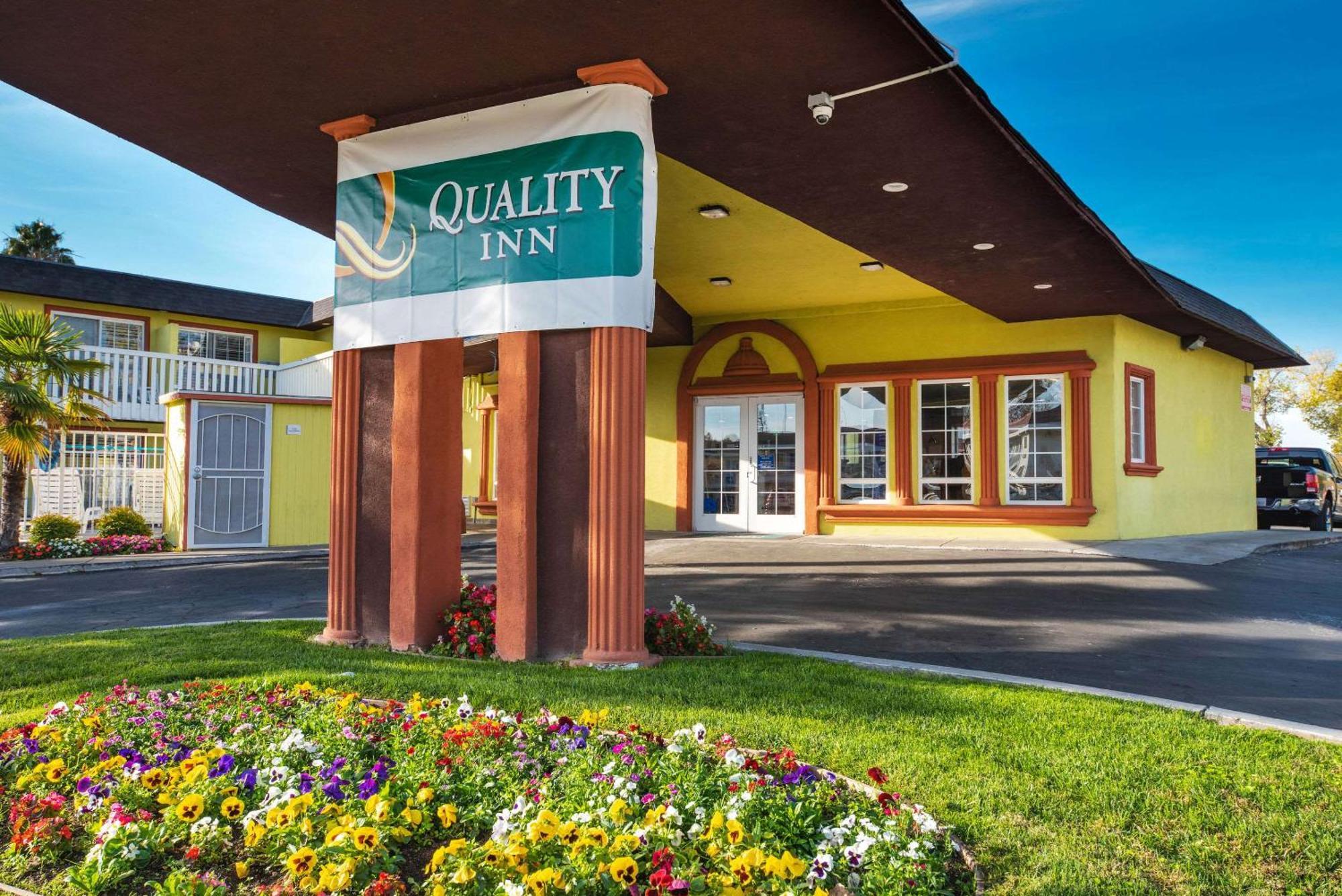 Quality Inn & Suites Sacramento Exterior photo